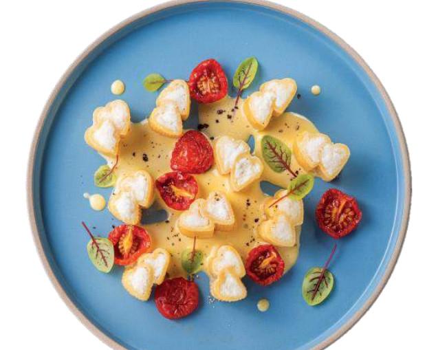 Pasta love de bacalhau e zabaglione com tomate cereja