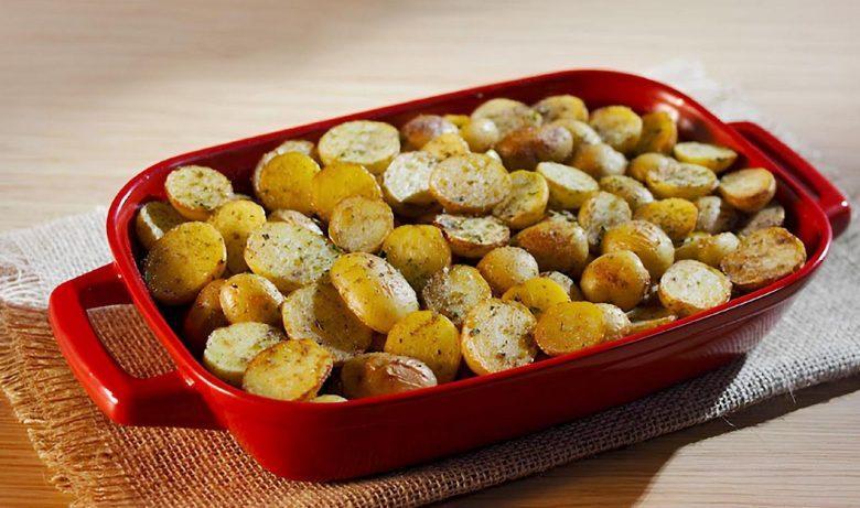 Batata na manteiga com pimenta-do-reino