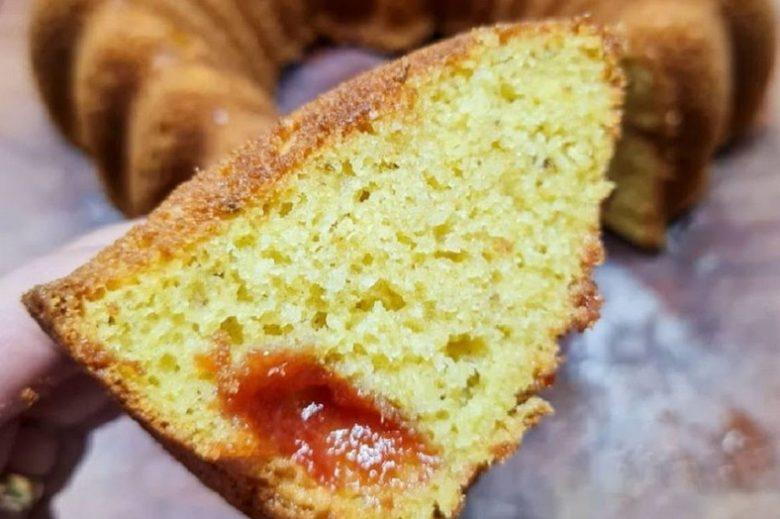 Bolo de fubá com de goiabada especial