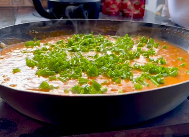 Caldo mineiro com molho de tomate