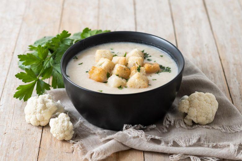 Creme low carb de couve-flor com frango