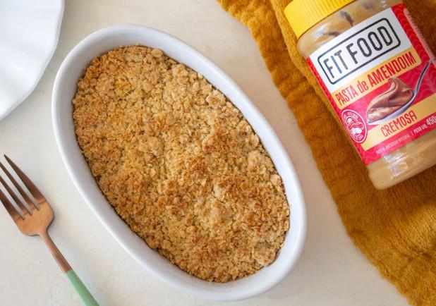 Crumble de banana com pasta de amendoim