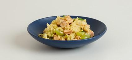 Risoto de cubos de salmão com uva verde