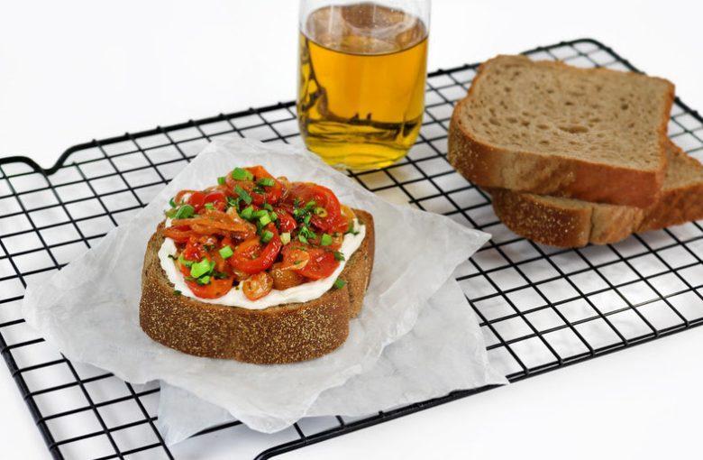 Toast de chutney de tomate