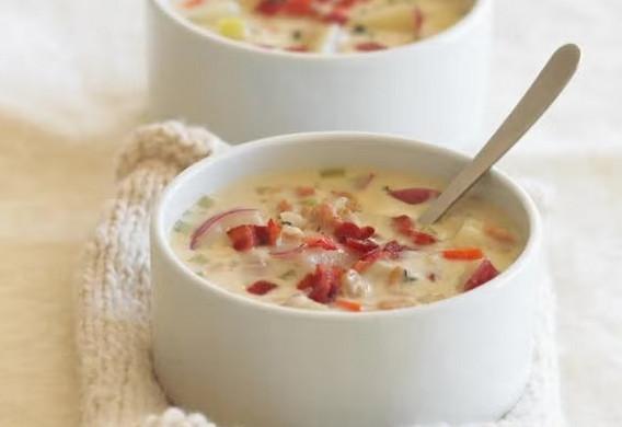 Sopa com bacon e massa à moda do campo