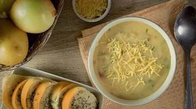 Caldo verde com creme de leite