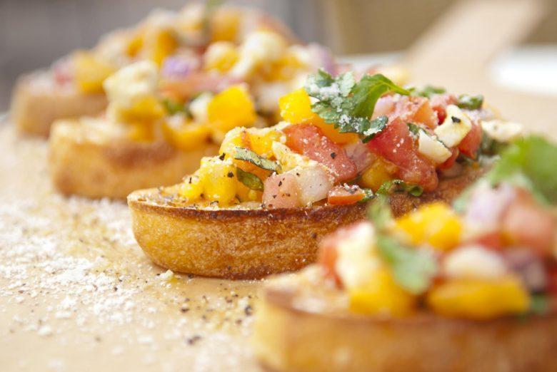 Ceviche tropical com kani-kama