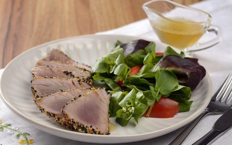 Atum especial com crosta de gergelim