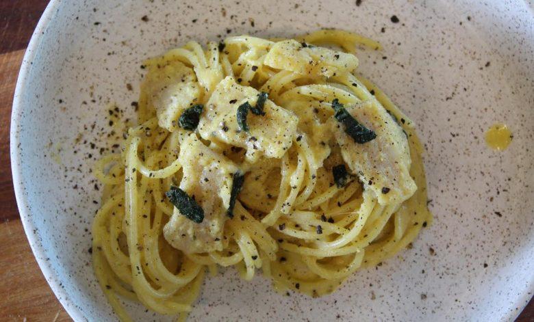 Carbonara de pirarucu e tucupi 