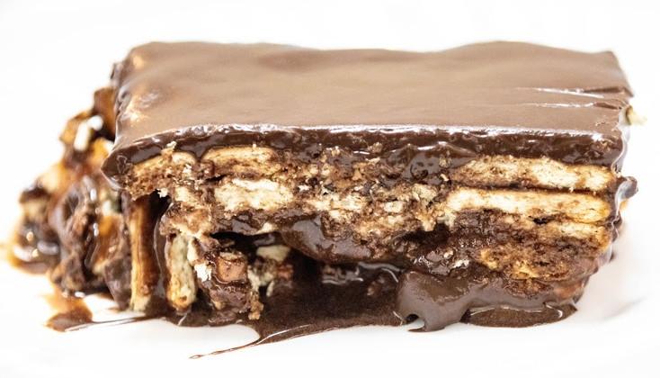 Pavê de biscoito com creme de chocolate