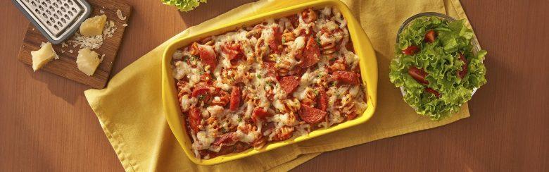Macarrão parafuso gratinado com linguiça