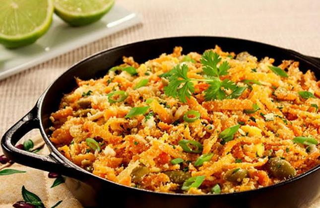 Salada de farofa com cenoura