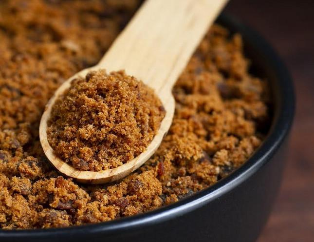 Sanduíche com recheio de carne seca e farofa