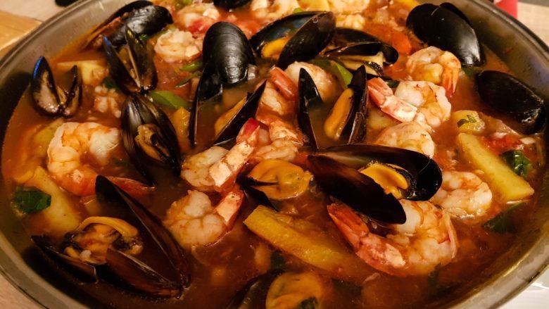 Caldeirada especial de frutos do mar