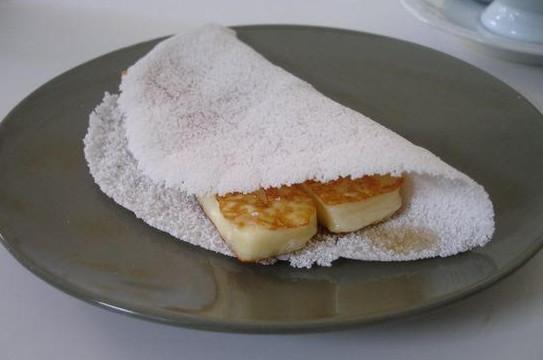 Tapioca com queijo e ervas