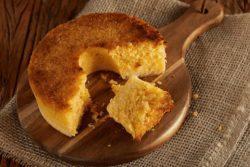 Bolo de fubá com flocão de milho