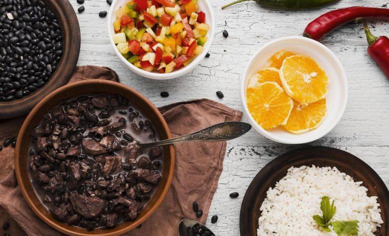 Feijoada com farofa de costelinha defumada