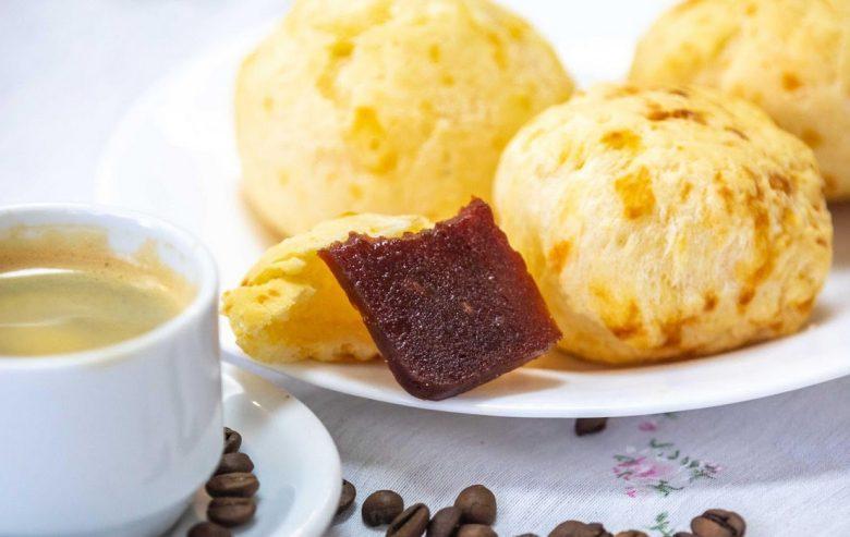 Pão de queijo com recheio de goiabada