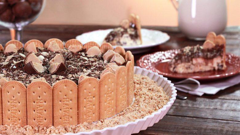 Torta Charlote com biscoito maisena