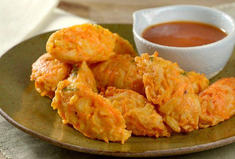 Bolinho com sobras de macarrão
