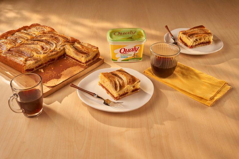 Bolo de travessa com goiabada e banana