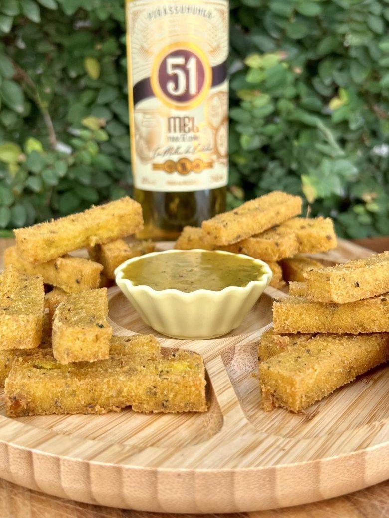 Polenta com molho de cachaça