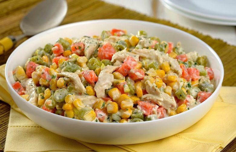 Salada de frango com molho de alho