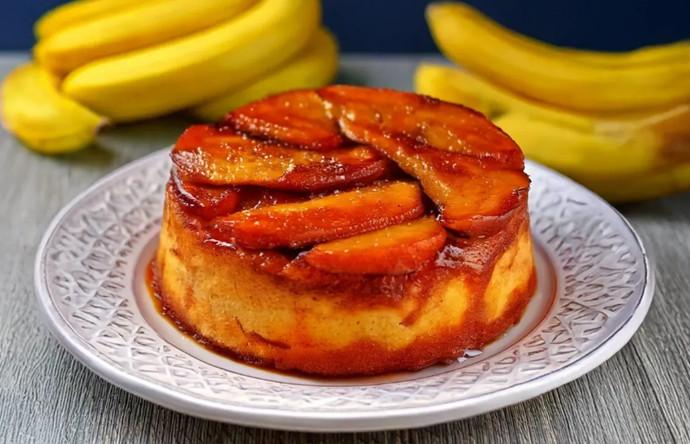 Torta de banana invertida com caramelo