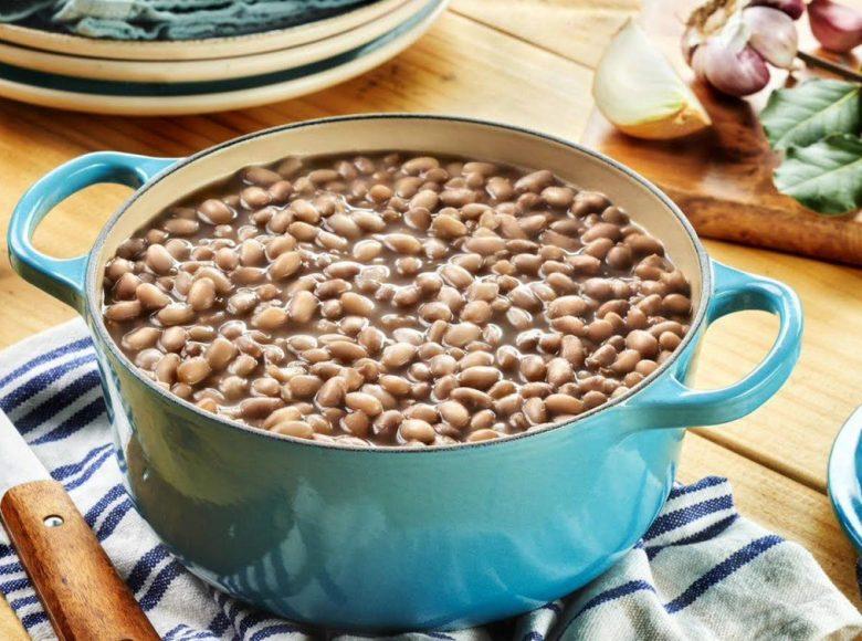 Feijão carioca com caldo de carne
