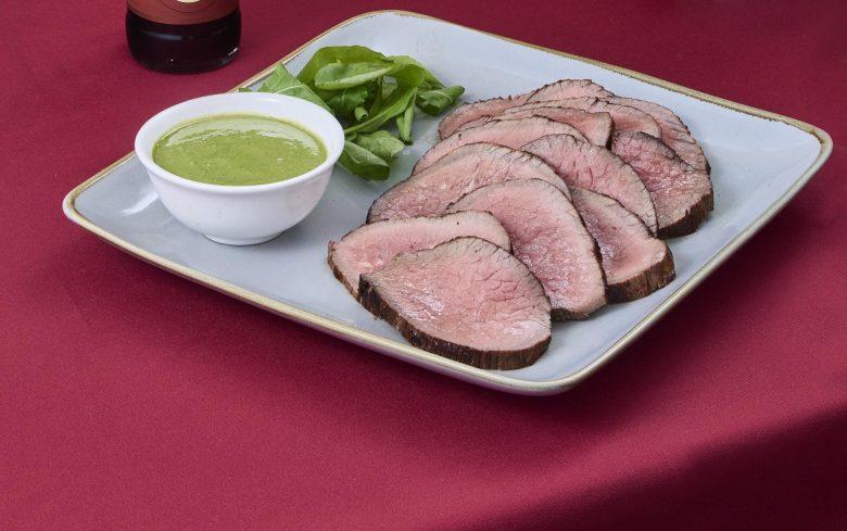 Rosbife com pesto de rúcula