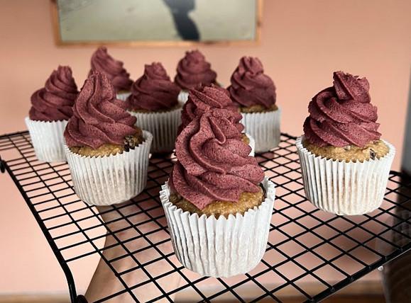 Cupcake de banana com açaí
