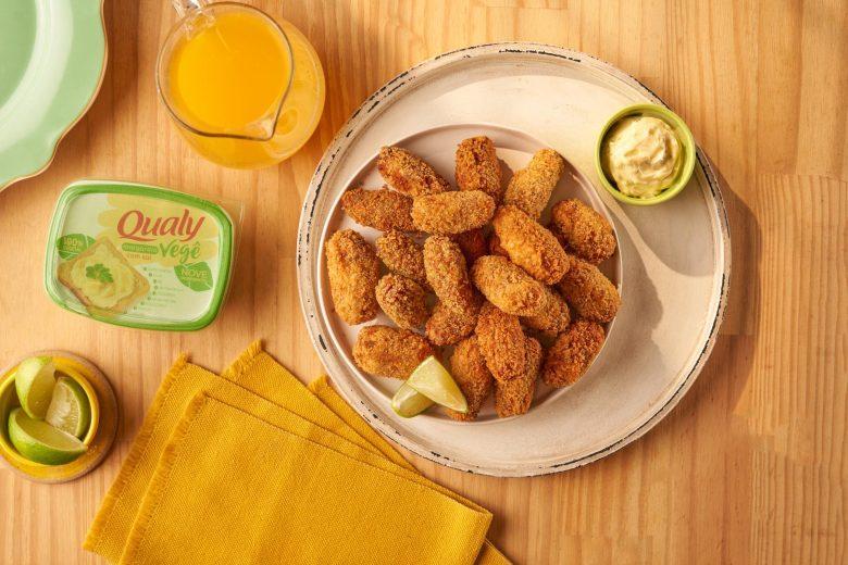 Croquete de cenoura com molho de manteiga com limão