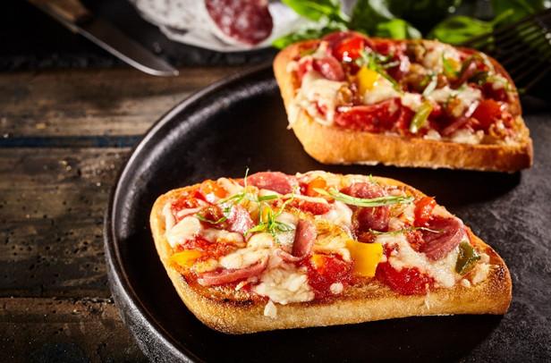 Pizza de pão de forma de frigideira