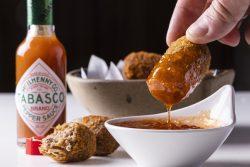 Croquete de ossobuco com geleia de molho Tabasco
