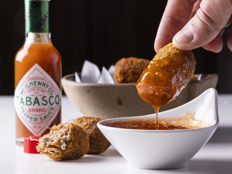 Croquete de ossobuco com geleia de molho Tabasco