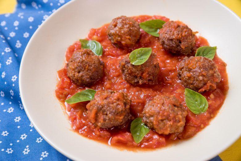 Almôndega de carne com torrada