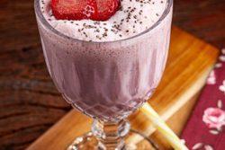 Smoothie de morango com trigo e chia