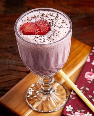 Smoothie de morango com trigo e chia