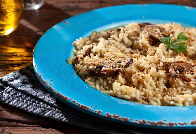Risoto vegano de cogumelos e castanhas