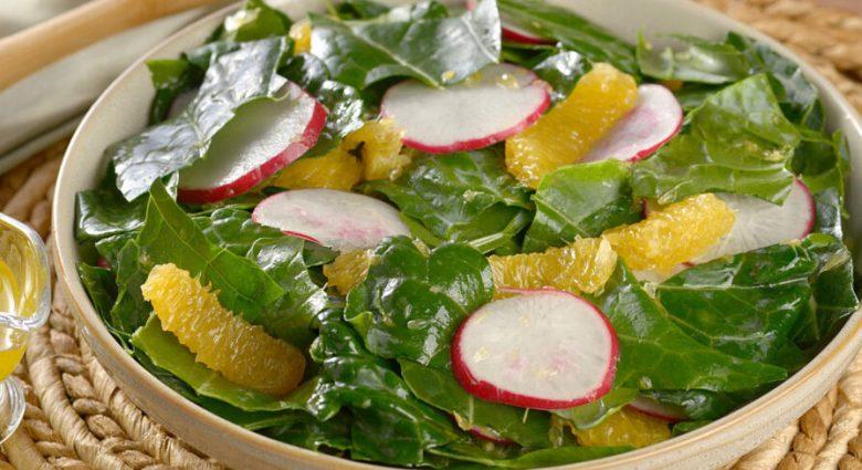 Salada de couve, rabanete e laranja