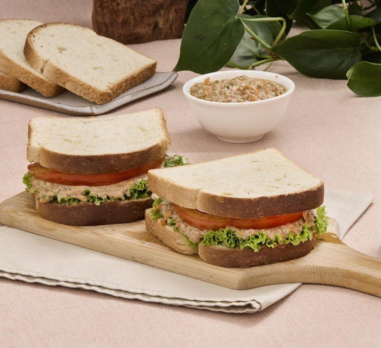 Sanduíche natural de atum e shoyu