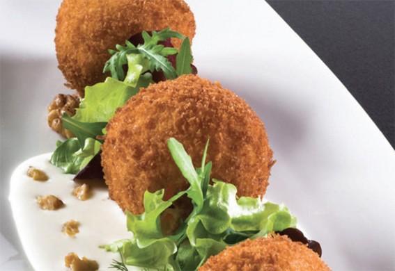 Bolinho com queijo pecorino 