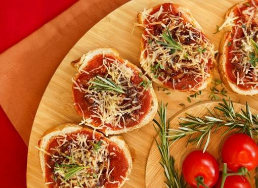 Bruschetta de bacon caramelizado