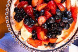 Trifle de Natal com frutas vermelhas