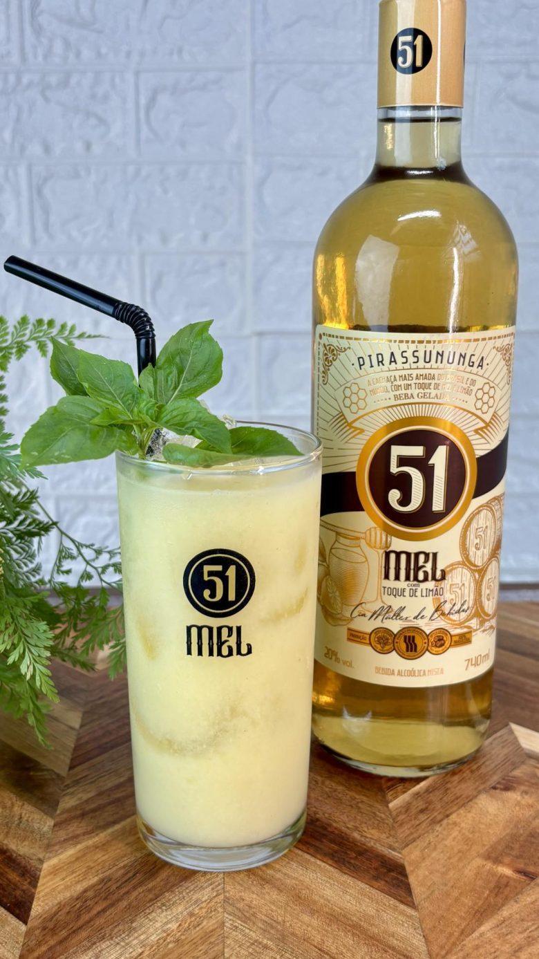 Drink trio tropical com cachaça