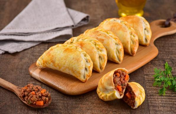 Empanada argentina recheada com carne moída