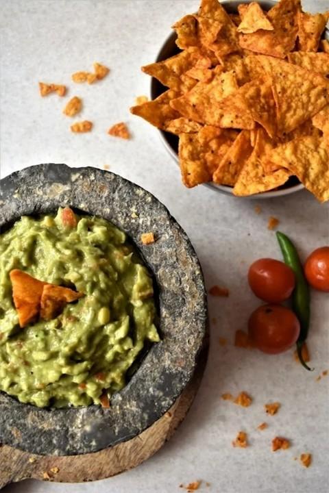 Chips de wrap crocante com patê de ervas