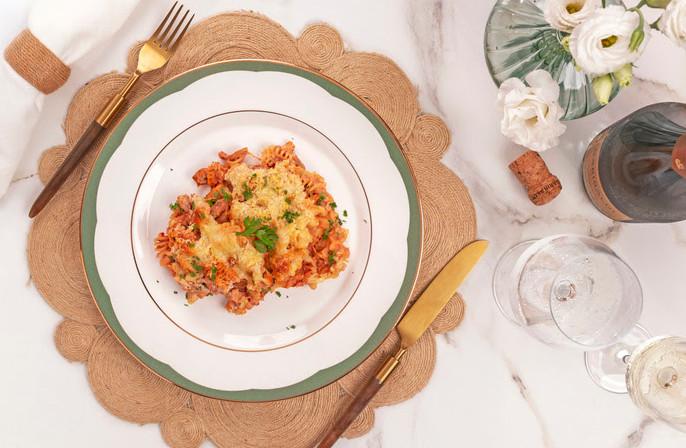 Macarrão ao forno cremoso com frango e queijo