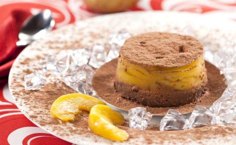 Marquise de chocolate e pêssego