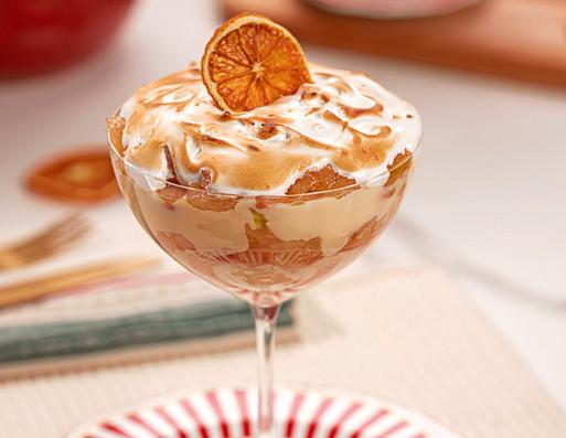 Pavê refrescante de abacaxi com espumante